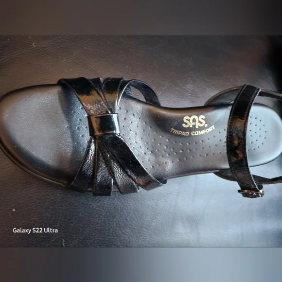 EUC in Original Box Quarter Strap Wedge Sandal - Picture 5 of 11